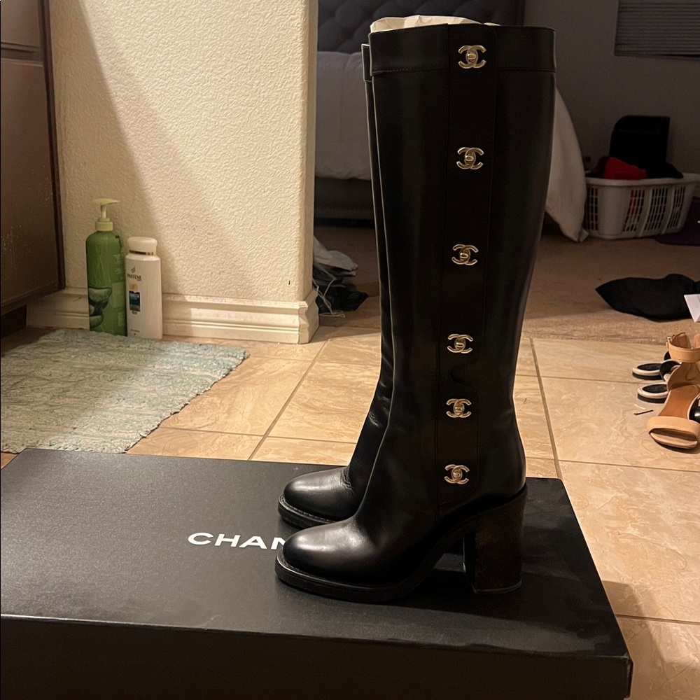 Chanel boots - Picture 2 of 8